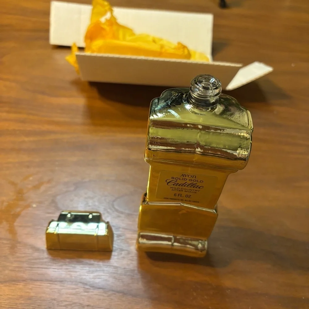 VTG Avon Solid Gold Cadillac Wild Country After Shave Full In Box